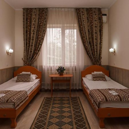 Alpinist Hotel Bishkek Esterno foto