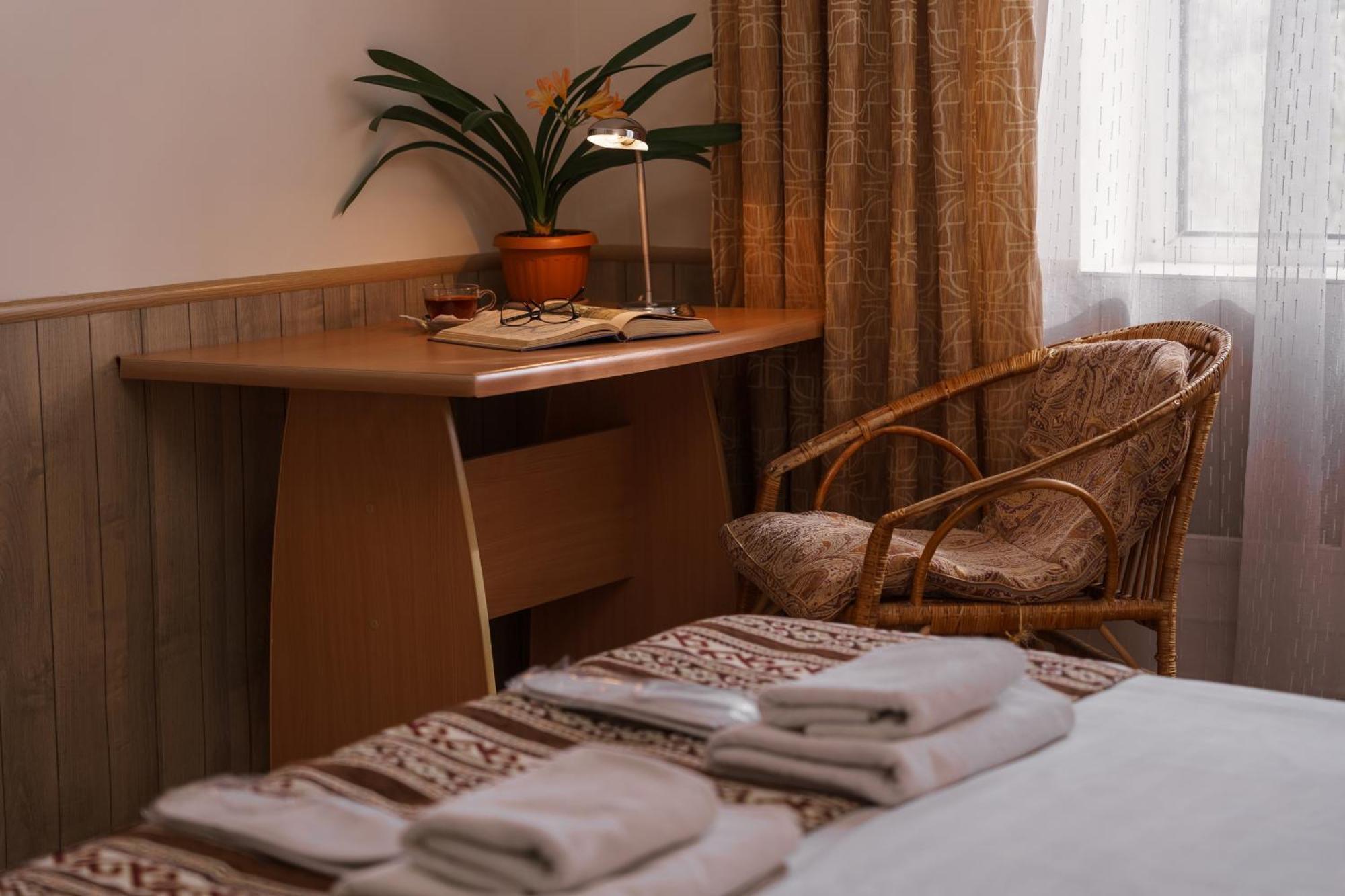 Alpinist Hotel Bishkek Esterno foto