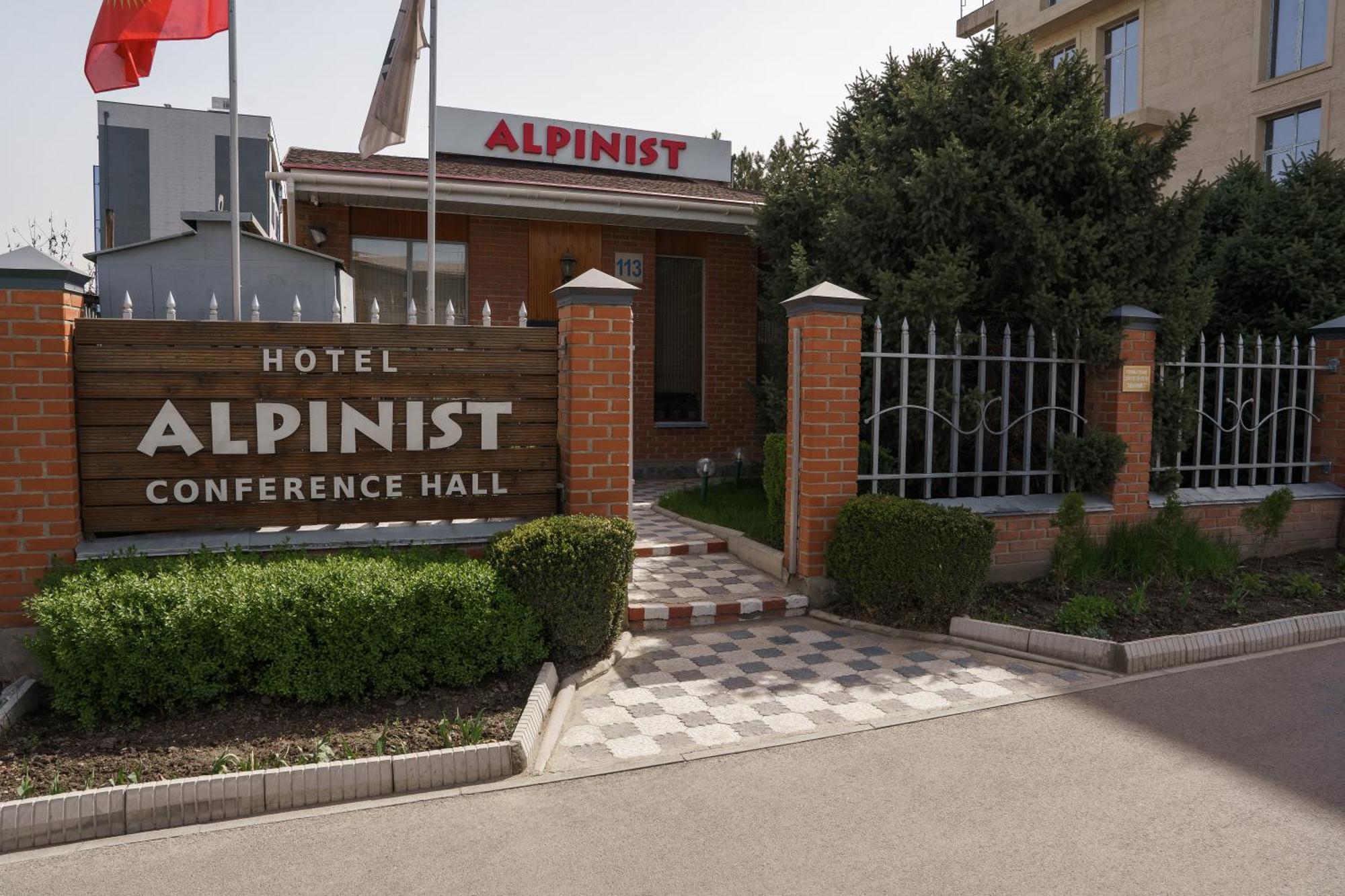 Alpinist Hotel Bishkek Esterno foto