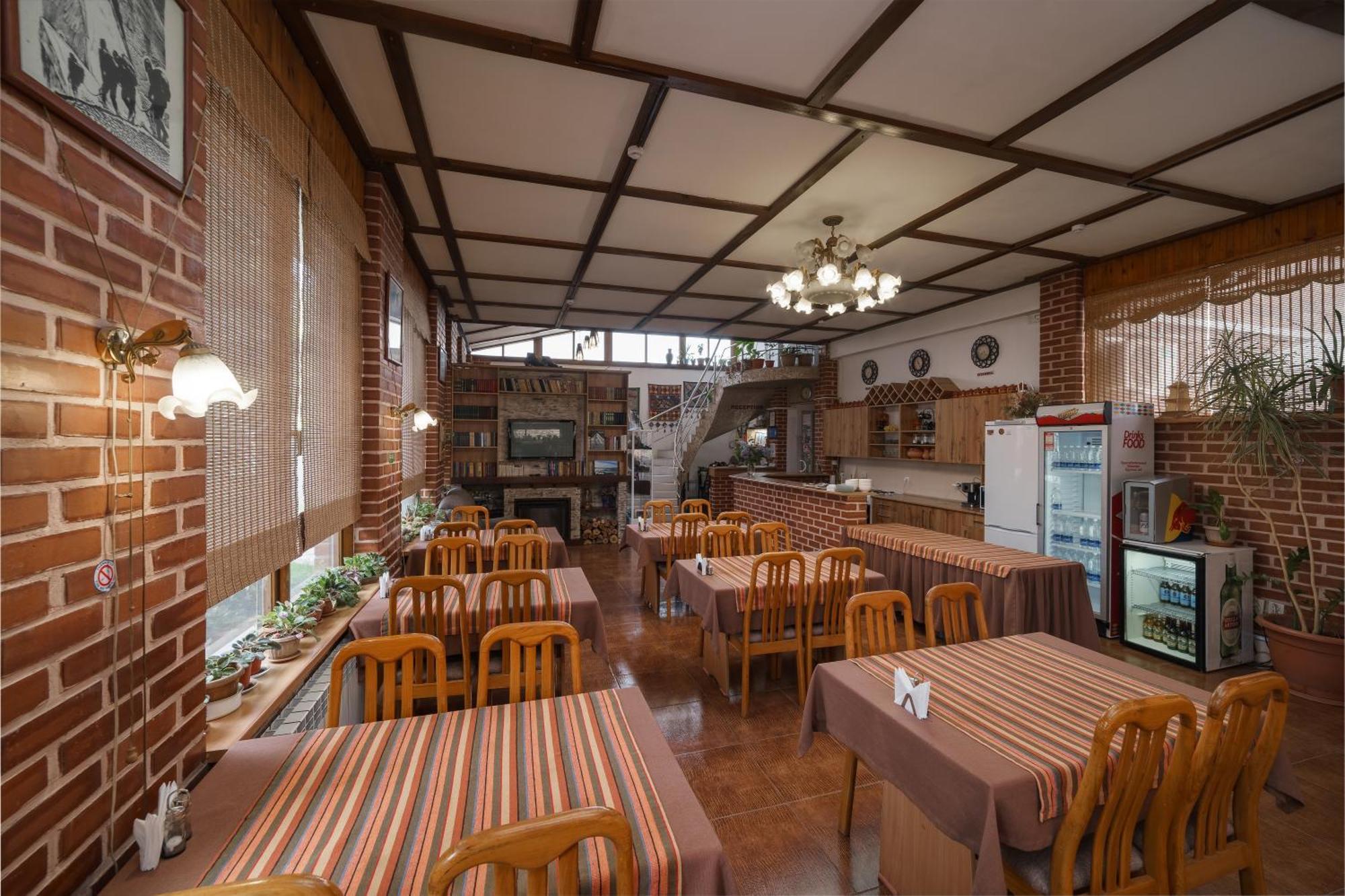 Alpinist Hotel Bishkek Esterno foto