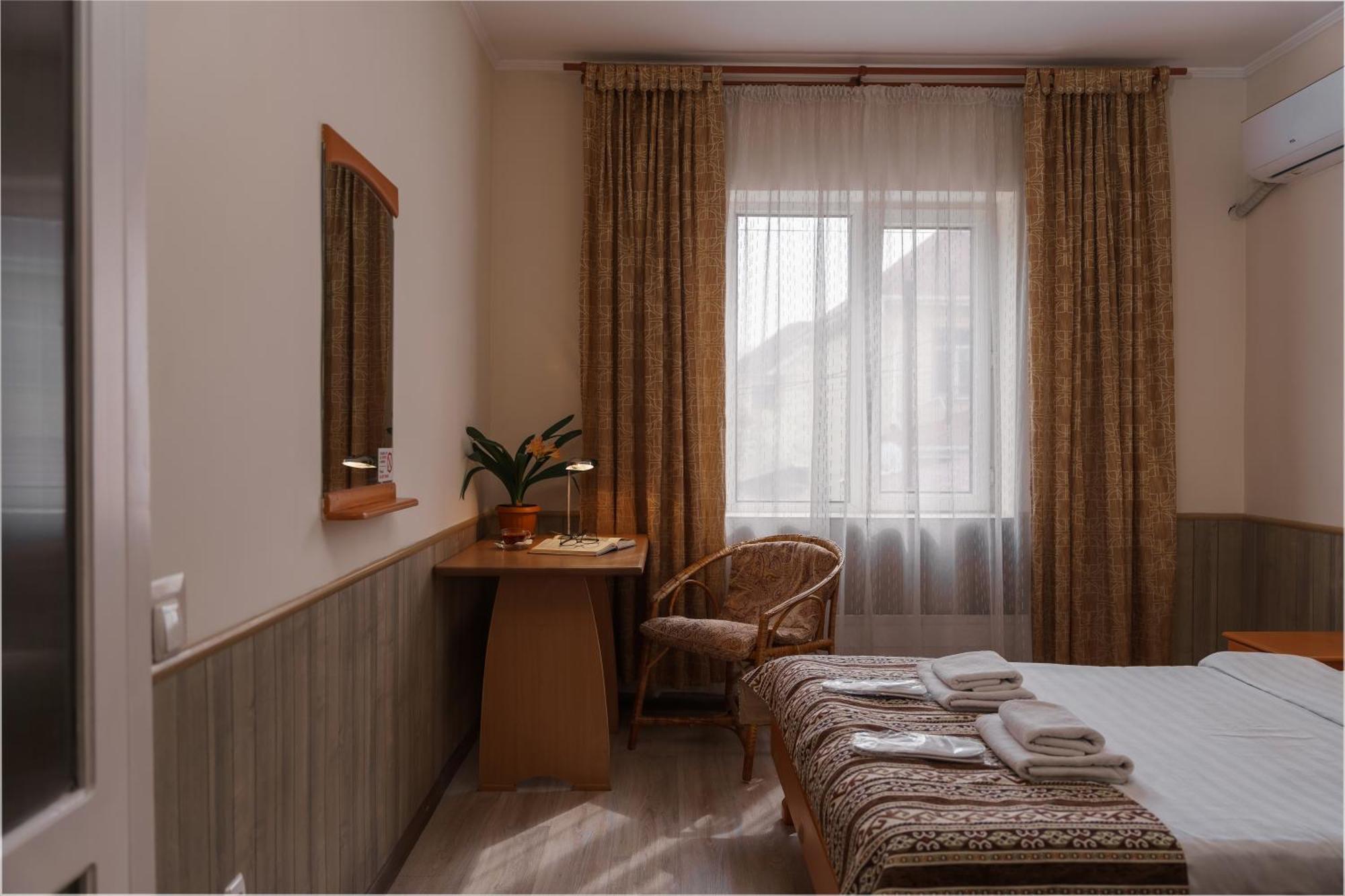 Alpinist Hotel Bishkek Esterno foto