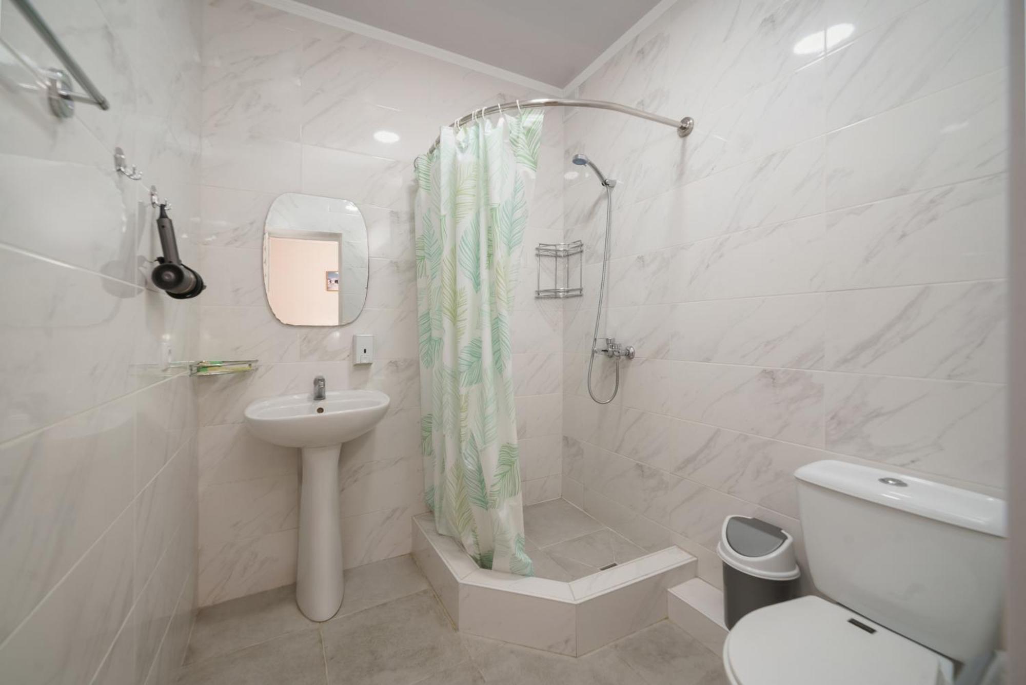 Alpinist Hotel Bishkek Esterno foto